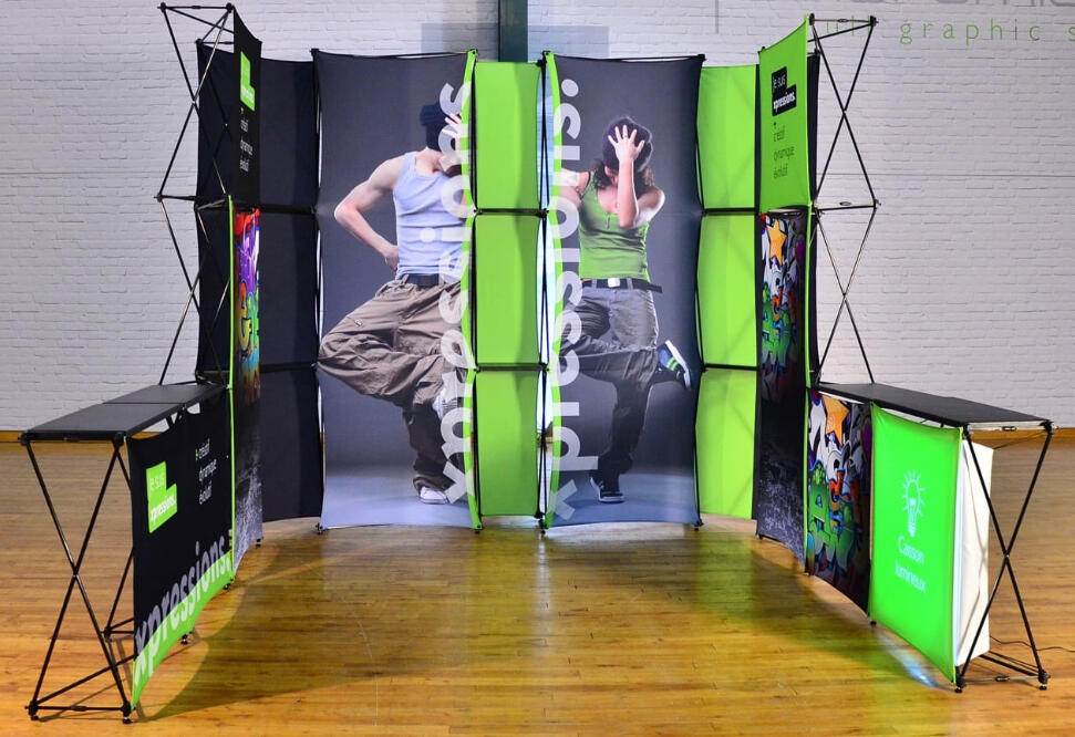 Kiosque modulaire xpressions avec panneaux graphiques